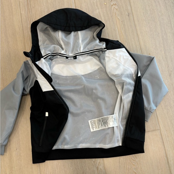 Windrunner Nike jacket - Picture 2 of 2